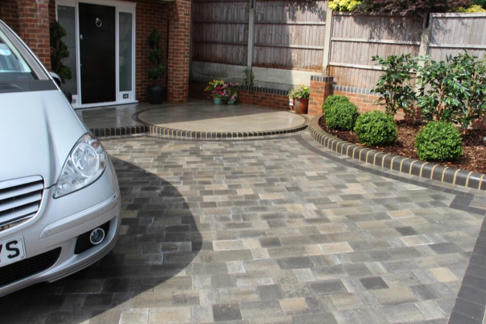 BRETT’S THIRD ‘TRIO’ KIT PAVING RANGE WILL GIVE MERCHANTS THE SMALL OPERATOR EDGE