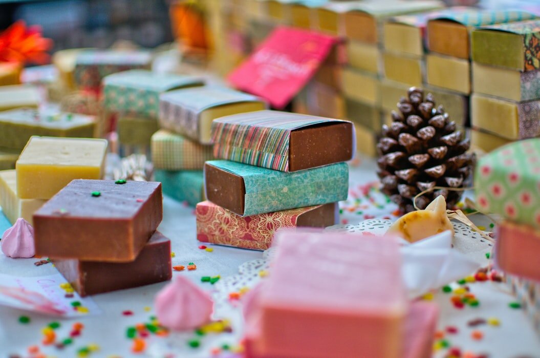 Sustainability: How Consumers and Businesses Can Wrap Up Every Christmas @loadhogltd