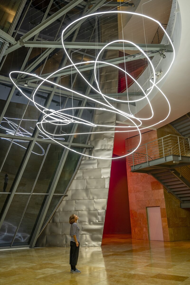 The Guggenheim Museum Bilbao installs an impressive work by Lucio Fontana in the Atrium @MuseoGuggenheim