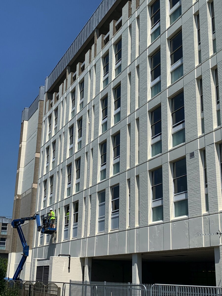 Solar shading company reduces air conditioning usage by up to 68% at NHS hospital in Hampshire, solving Covid-19 ventilation problem. @Smartlouvre