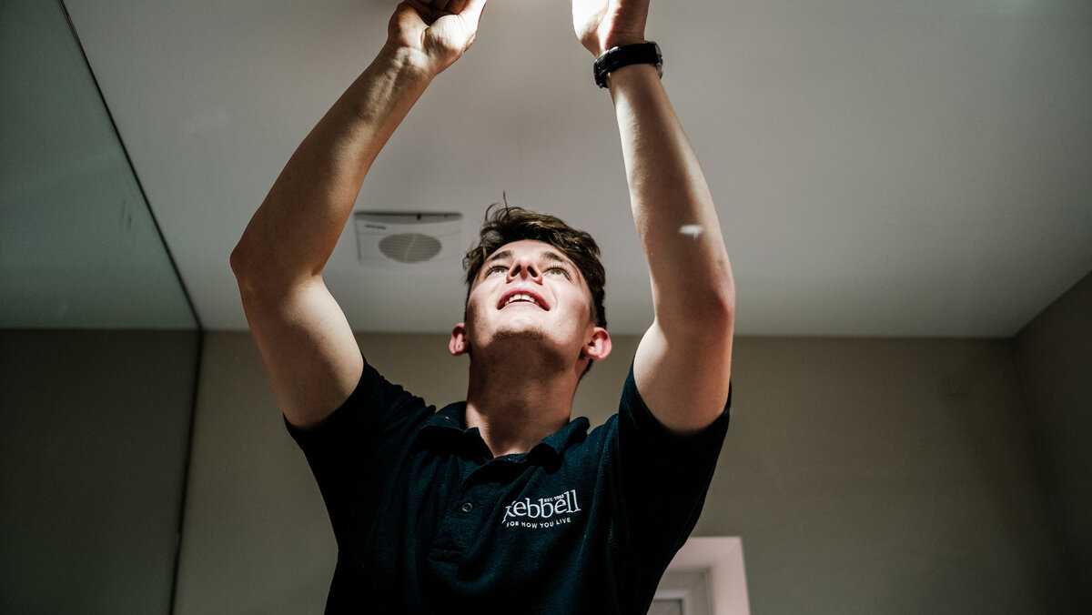 A DAY IN THE LIFE OF AN APPRENTICE
