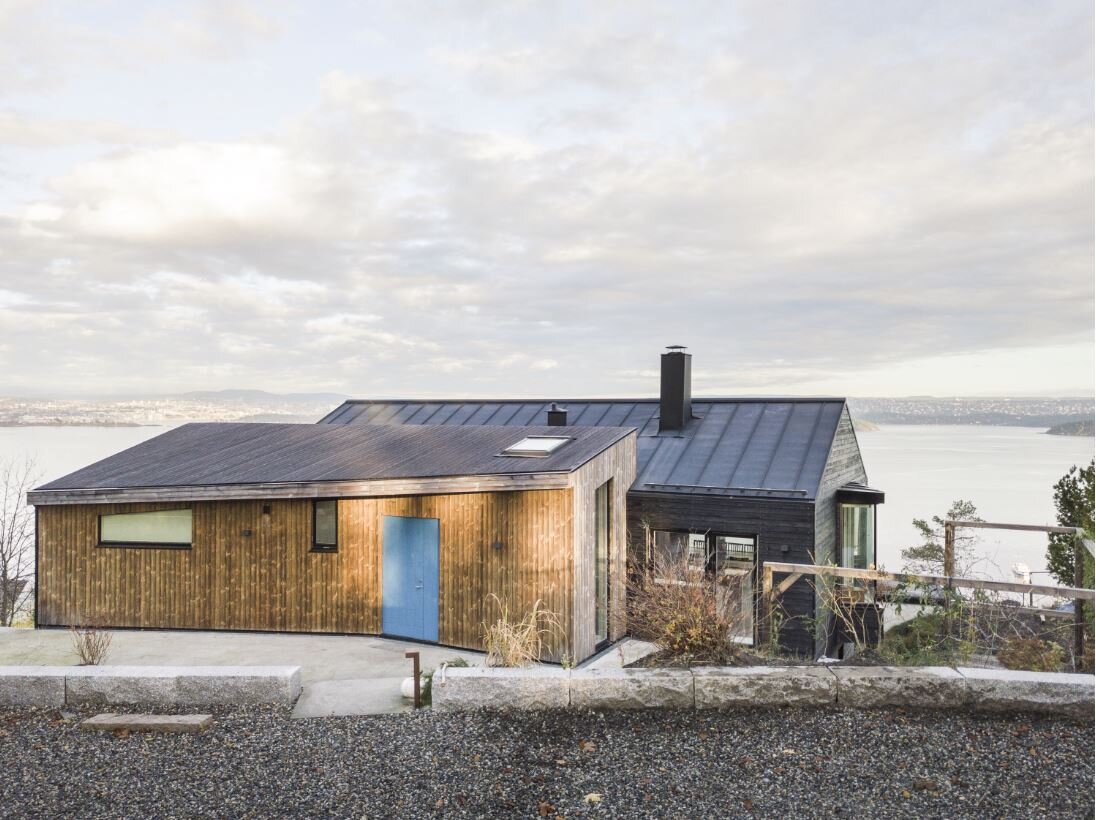 Stunning hillside home transformation completed with sustainable Kebony wood @KebonyWood