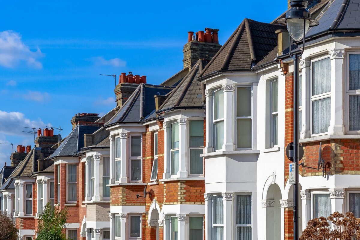 Buying your first home or looking to downsize? Here’s what to consider when choosing between an apartment and a house @FHPLiving @Monk_Estates @NottsWaterside
