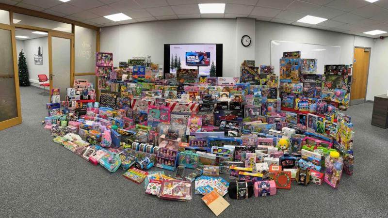 RSS Donates Hundreds of Presents in Cash for Kids Campaign
