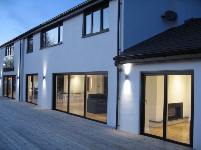 LEEDS WINDOW FIRM PULLS OUT THE STOPS FOR CONTEMPORARY HOME