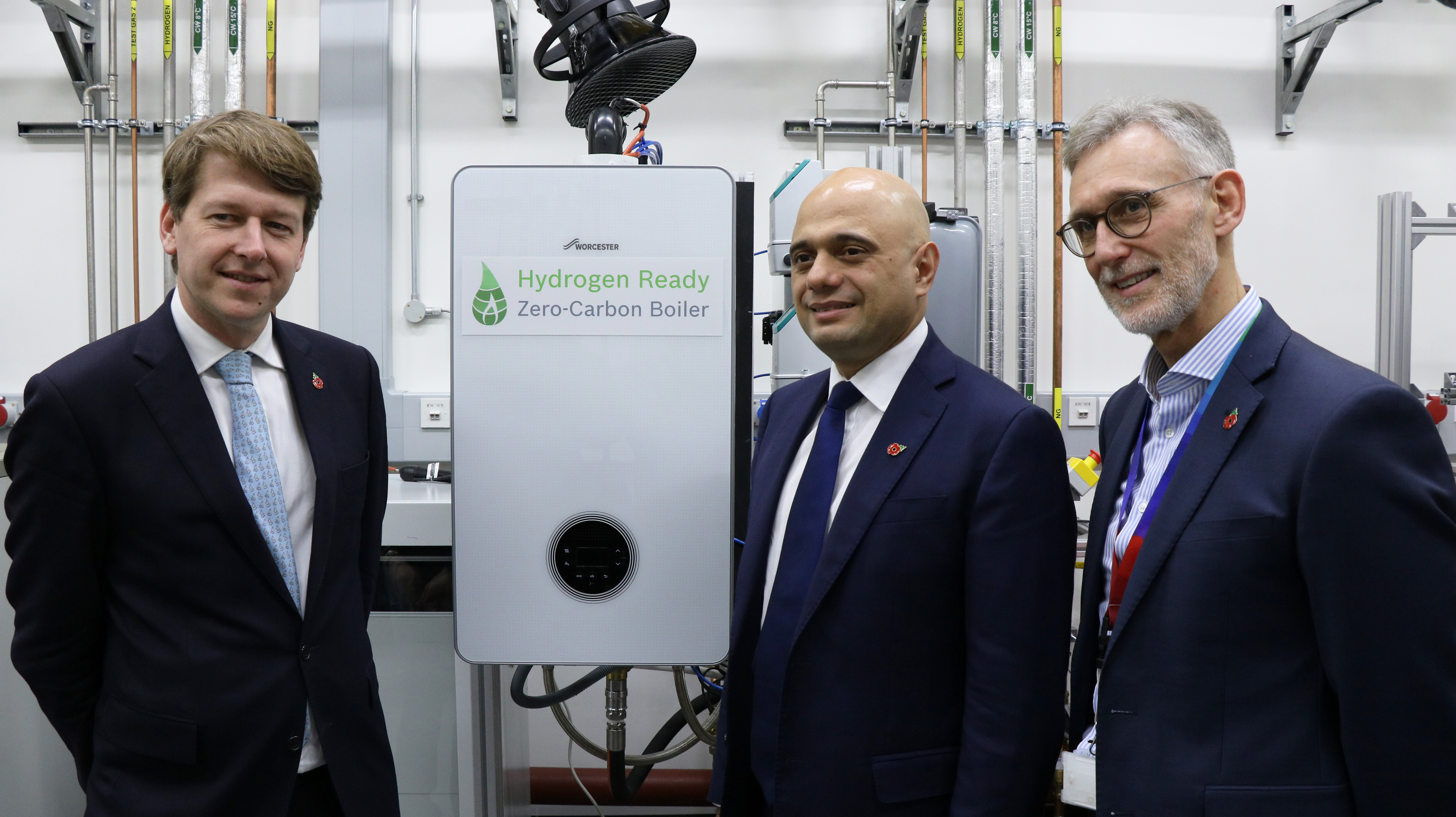 Chancellor visits Worcester Bosch to see the future of heating with new ‘clean gas’ laboratory @WorcesterBosch