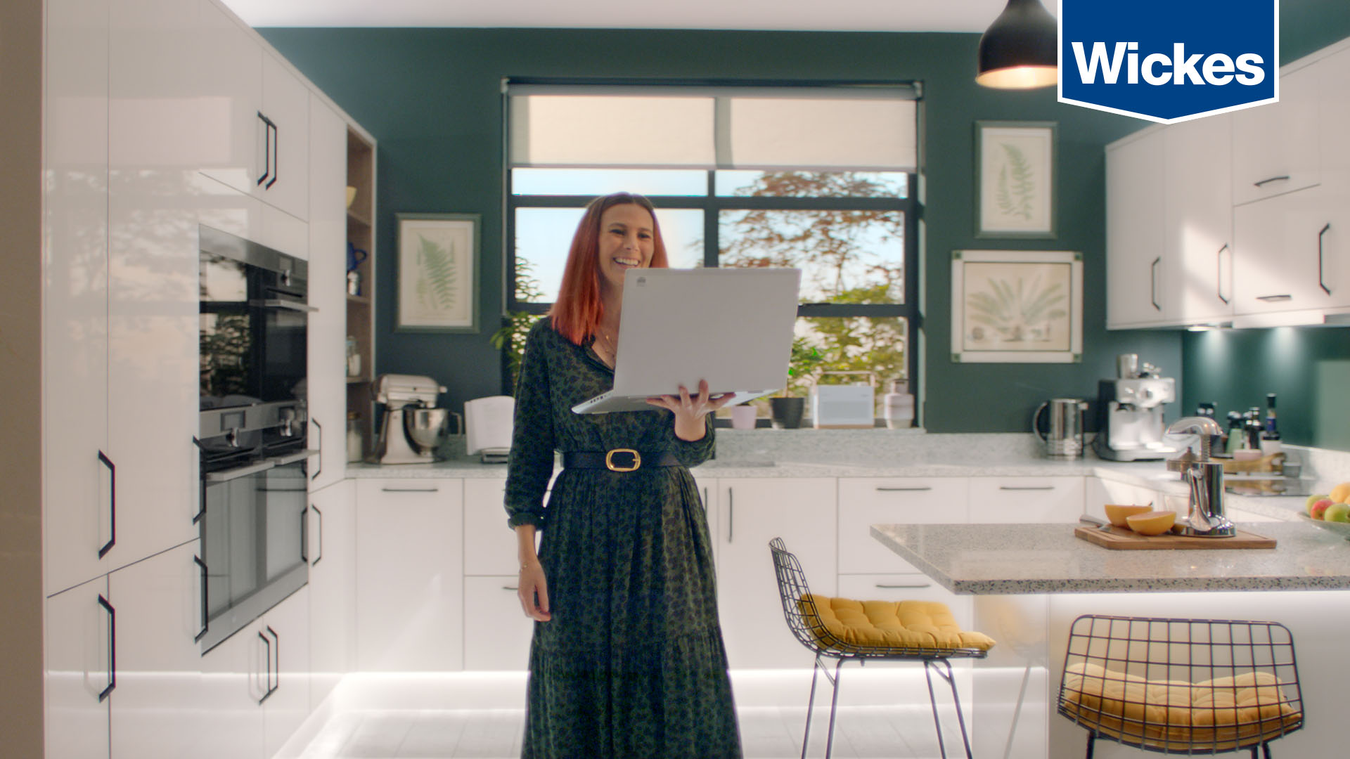 WICKES LATEST ‘HOUSEBARRASSMENT’ CAMPAIGN REFLECTS THE ONGOING CHALLENGES OF WORKING FROM HOME @Wickes