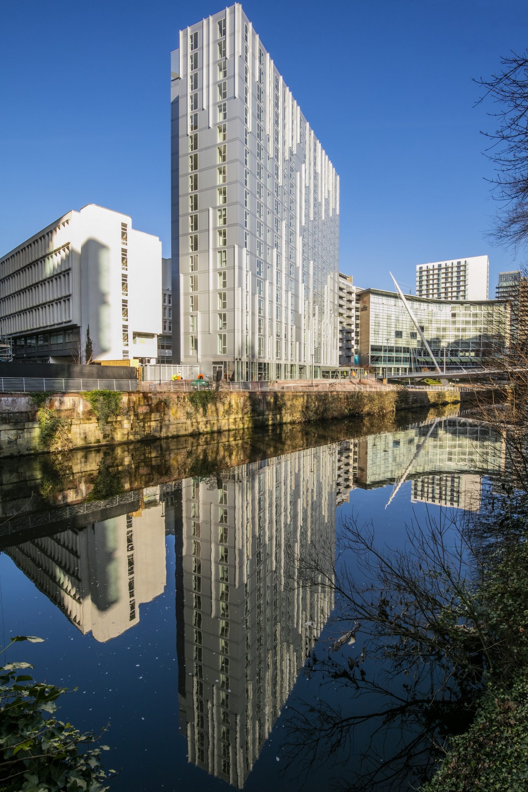 Manchester’s Trinity Riverside Building Strikes a Stunning Pose with ALUCOBOND® A2 @alucobondeurope
