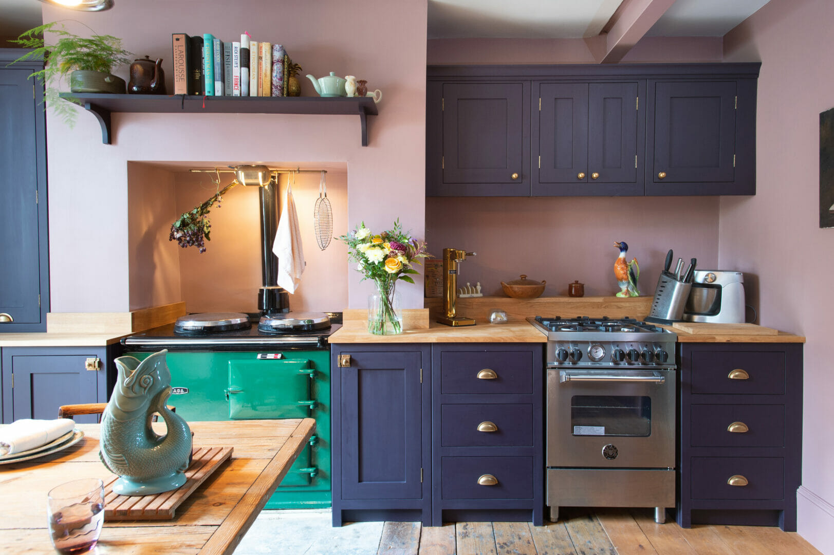 Inspiration and ideas for a kitchen colour scheme in Farrow & Ball's Hague  Blue. Cabinets with brass handl…